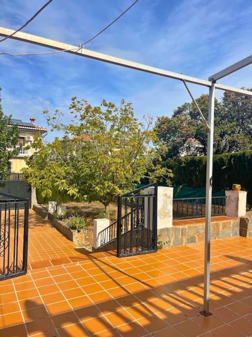 Casa Con Jardin En Ogijares Villa Bagian luar foto