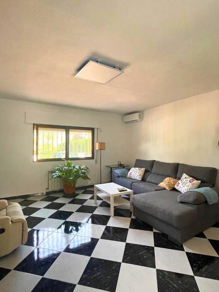 Casa Con Jardin En Ogijares Villa Bagian luar foto