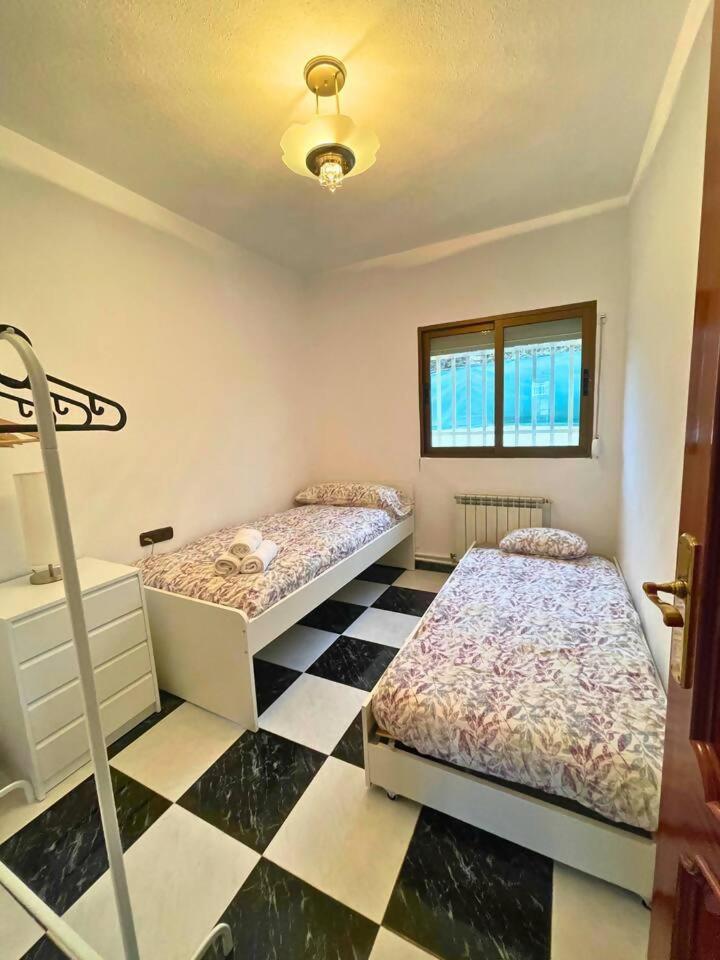 Casa Con Jardin En Ogijares Villa Bagian luar foto
